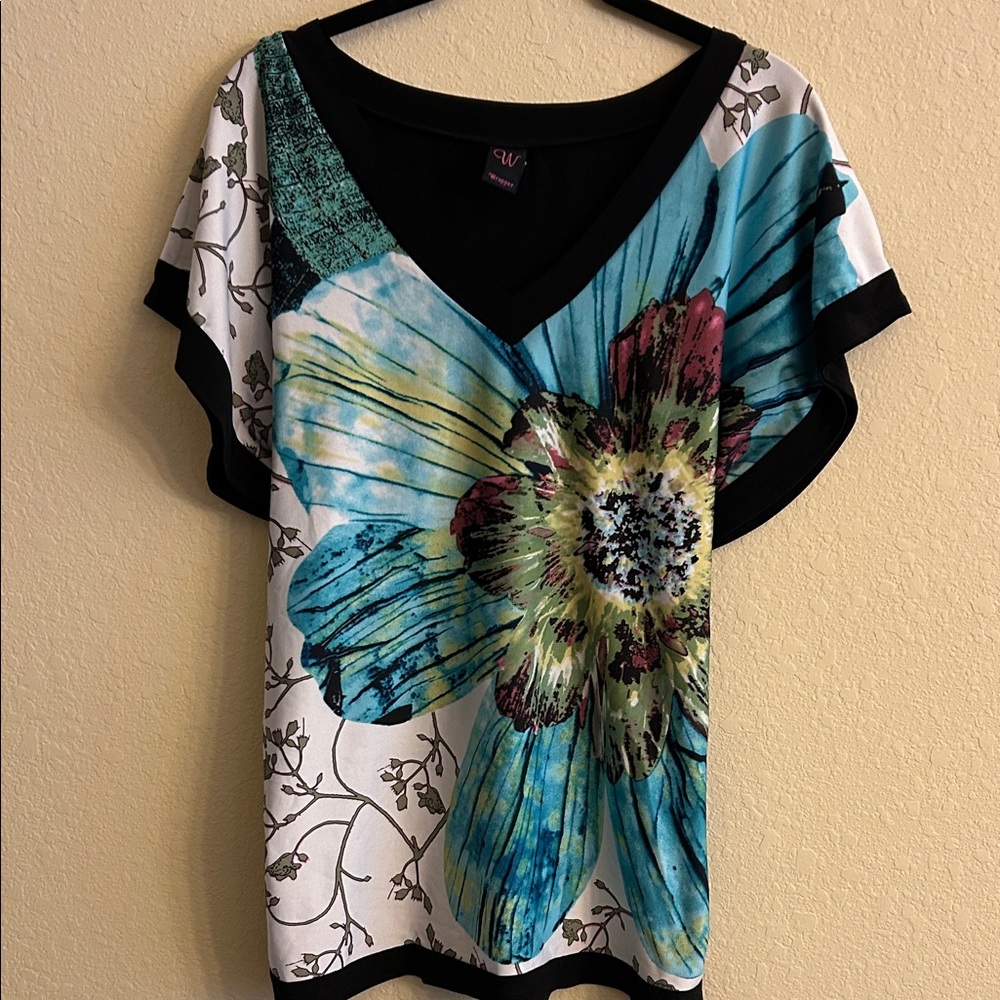Wrapper Multicolor Floral V-Neck Tee